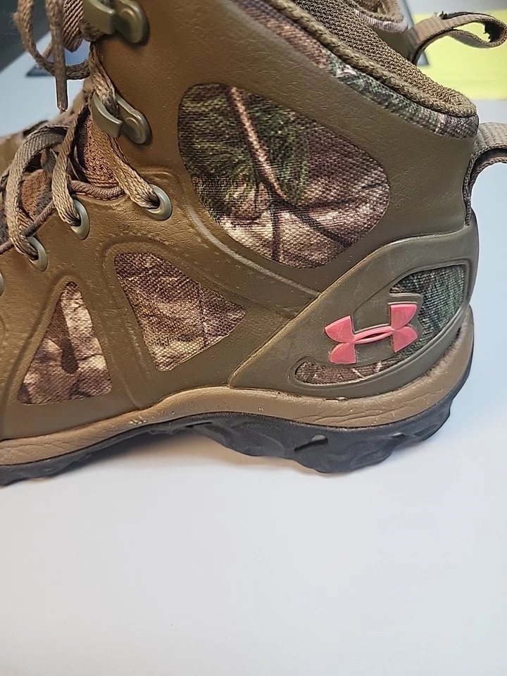 Womens Under Armour camo gortex Boots Size 10 - Image 4 of 4