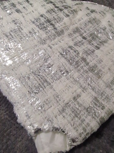 Christmas Tree Skirt White Faux Fur Silver Metallic Design 48” Diameter Holiday - Picture 9 of 10