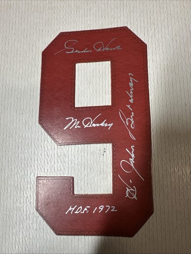 Signed Nine Gordie Howe Book Salute To Mr. Hockey Detroit Redwing NHL Autograph - Picture 6 of 11
