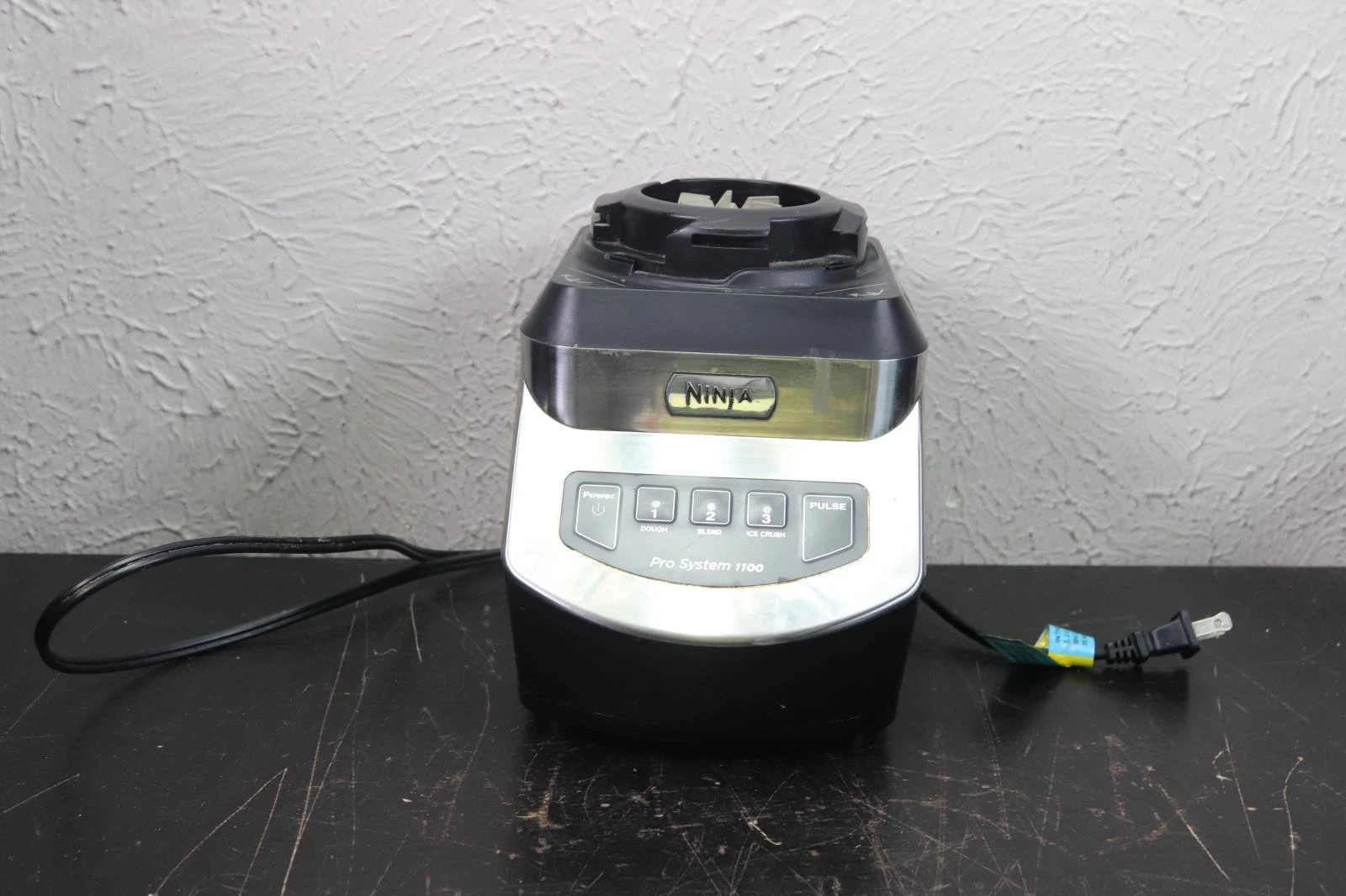 NINJA Pro System 1100 Blender NJ602CO 30. Motor Base Only. Tested and works.