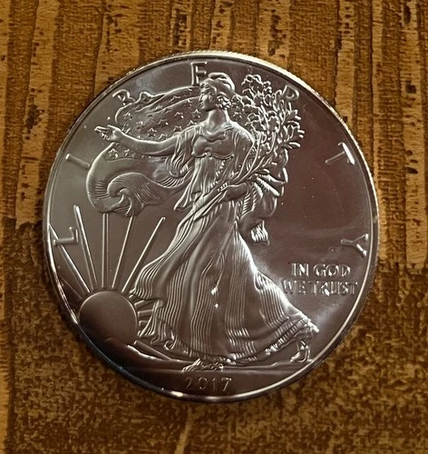 2017 American Silver Eagle - 1 oz - .999 fine silver   *** TONING ***