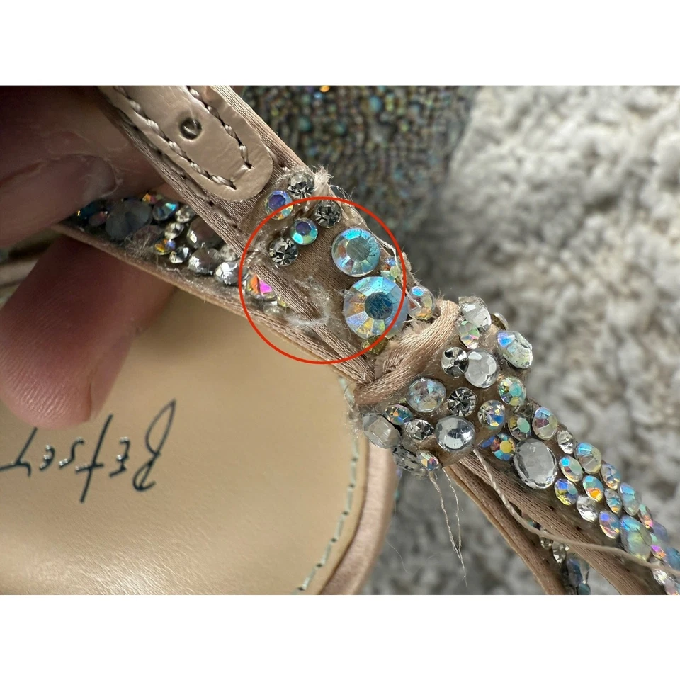 Sandalia plataforma Betsey Johnson talla 7,5 Jany estrás colorida plateada punta abierta Foto 2 de 4