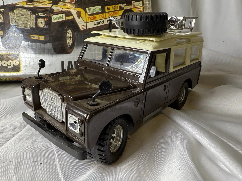 Raro Burago 1:25 Landrover Defender Diecast Metal Modelo Kit Juego de Juguete de Colección Foto 2 de 4