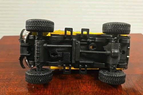 Maisto 4x4 2014 Yellow Chevy Silverado 1500 Z71 Offroad Truck 1/52 Scale - Afbeelding 5 van 5