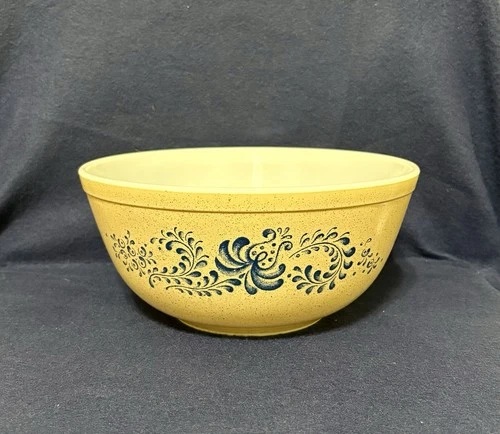 Vintage Pyrex Homestead Mixing Bowl  #403 - 2.5 Quart Blue and Tan Speckled