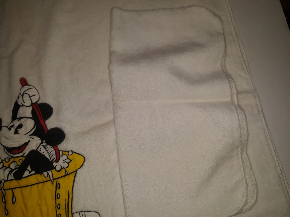 Juego de toallas de baño vintage Walt Disney de 3 piezas Mickey Mouse en bañera amarilla Foto 3 de 4