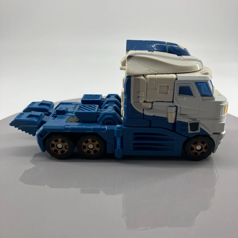 Transformers Classics Ultra Magnus Hasbro 2006 Voyager Target (Not Complete) - Image 4 of 4