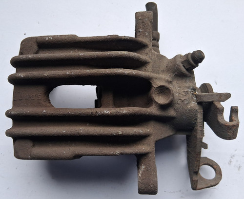 Alfa Romeo 145  Typ 930 Bj. 2000  Bremssattel hinten links