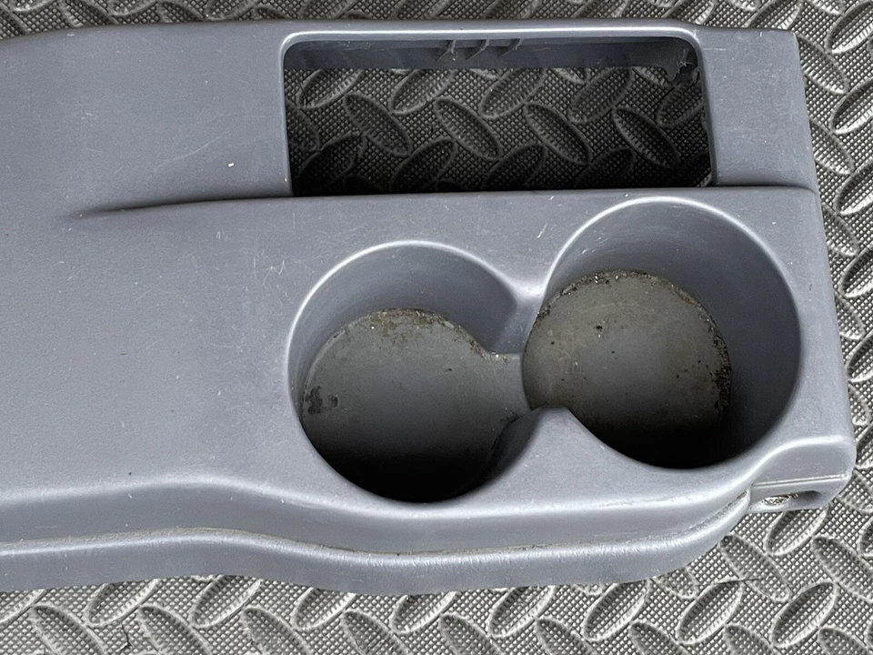 1998 - 2004 年丰田塔科马 AT 中心地板控制台变速器挡板杯架原始设备制造商 — 第 3/4 张图片