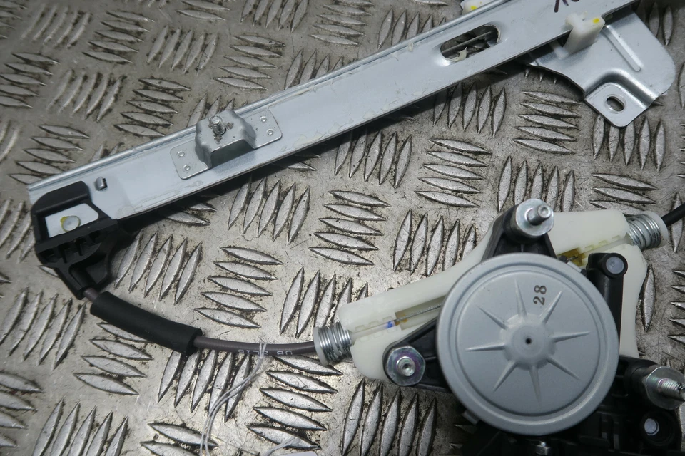 KIA RIO 2013 5 PUERTAS LADO DEL CONDUCTOR DERECHO VENTANA TRASERA REGULADOR REF10724 Foto 3 de 4