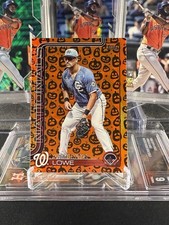 Actualización Topps 2025 #US230 Nathaniel Lowe Jack 'O Lantern Holiday Foil PR/575