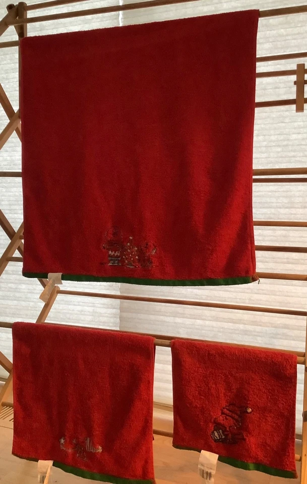Preowned Set 3 Snoopy Peanuts Christmas bath/hand/wash towels, cotton, Ex cond - Image 2 of 4