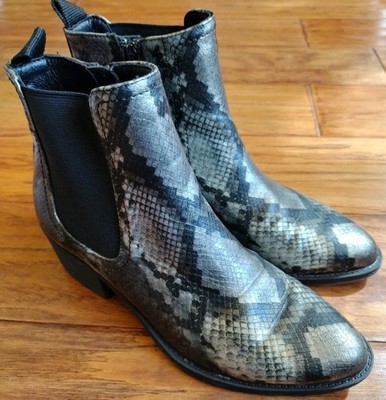 Very Volatile Black/Gray Snakeskin Print Ankle Boots  Women's Size 6.5