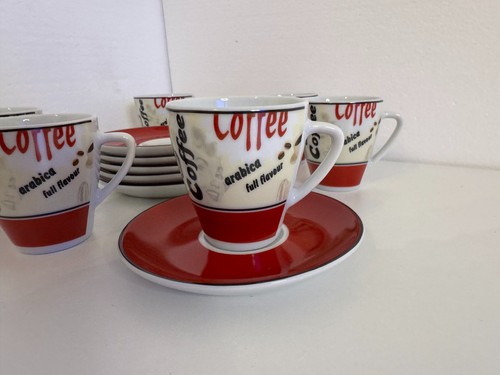 Stylische Espressotassen 6er Set mit Kaffee-Schriftzügen und roten Untertellern