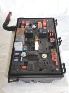2014 2016 CADILLAC ELR 1.4L L4 FUSE BOX FUSE & RELAY BOX 22940312 UNDER HOOD OEM