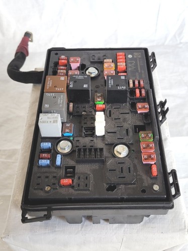 2014 2016 CADILLAC ELR 1.4L L4 FUSE BOX FUSE & RELAY BOX 22940312 UNDER HOOD OEM