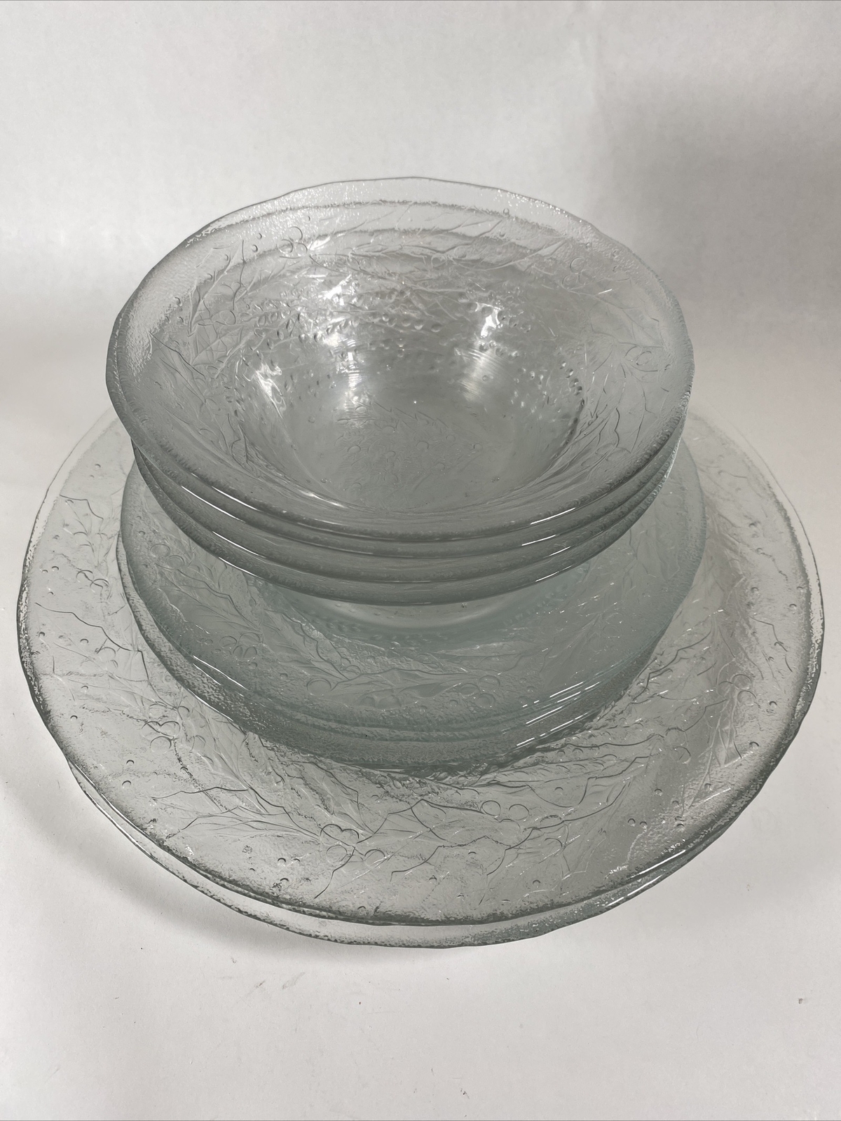 Arcoroc Christmas HOLLY TREE Soup Bowls & Plates Glass 12 Pieces Retired Pattern