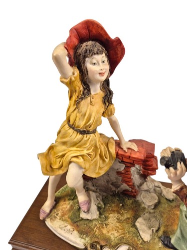 Vtg G. ARMANI “PHOTOGRAPHER” Boy Taking Photo Of A Girl Figurine ITALY MINT RARE - Bild 7 von 12