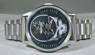 Reloj para hombre Nixon Grateful Dead The Sentry ¡solo usado dos veces! A1339-180-00 RARO - Imagen 1 de 4