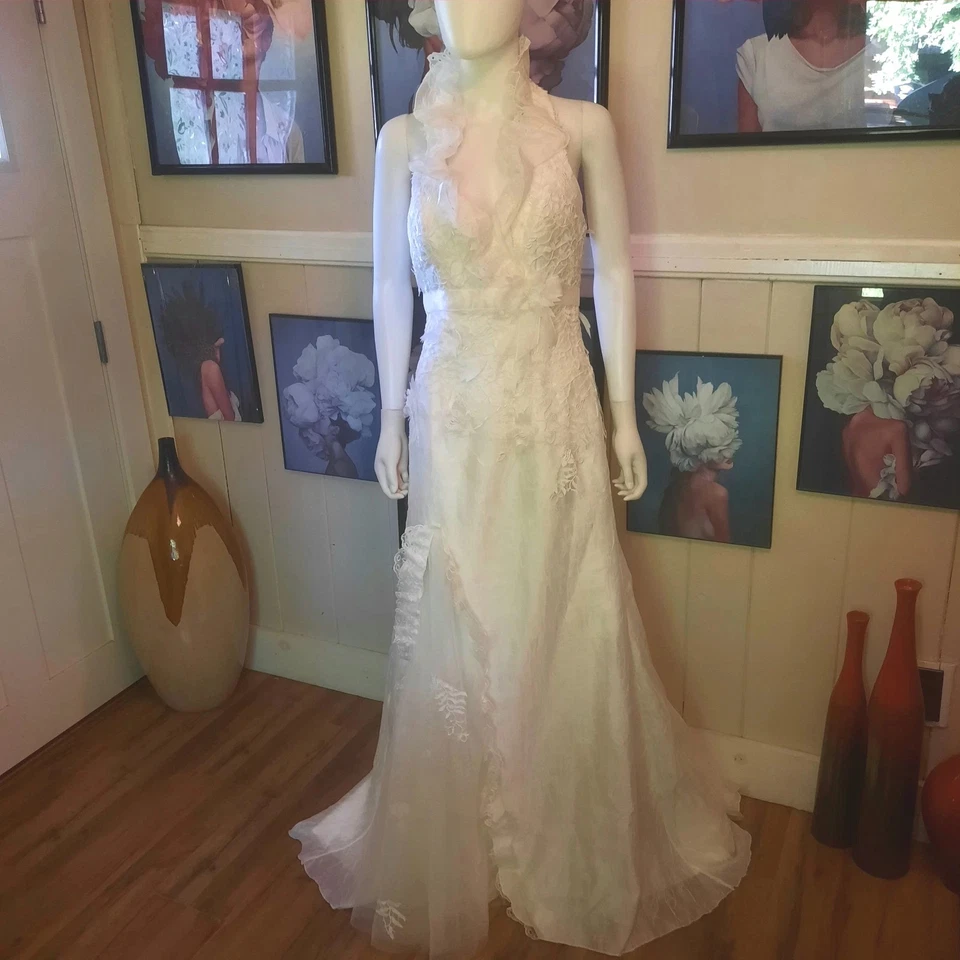 Vestido de novia halter DEMETRIOS #3086 marfil organza y volantes de encaje sirena talla 6/8 Foto 2 de 4