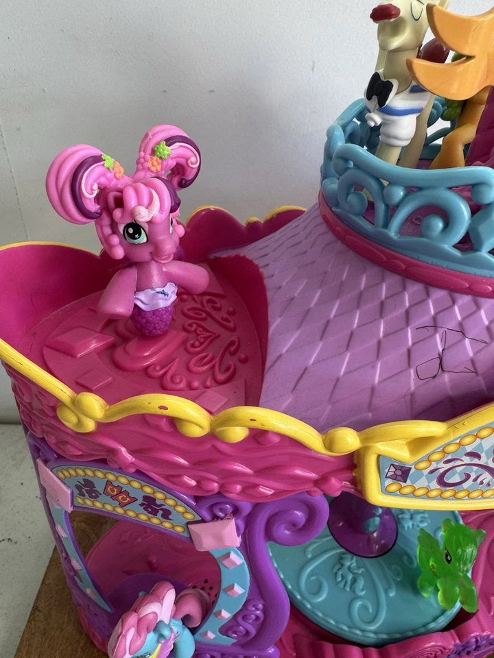 My Little Pony Rarity’s Carousel Boutique Juego con Muchos Ponis 21 Piezas Como Nuevo Foto 2 de 4