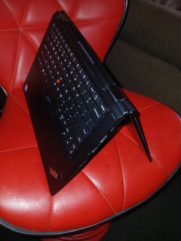 Lenovo ThinkPad Yoga 370 2-in-1 14" FHD Touch I7-7300U 256GB SSD 16GB RAM - Image 2 of 4