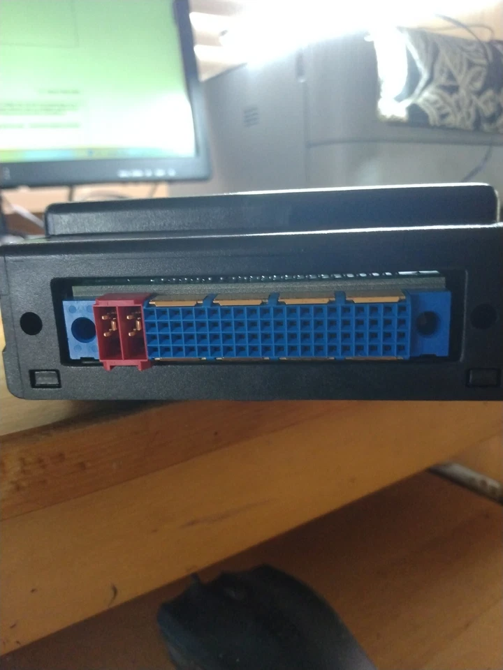 EMC HDD enclosure 100-815-066 + 18.2GB Seagate  Barracuda N176 9J5007-08  SCSI - Image 2 of 2