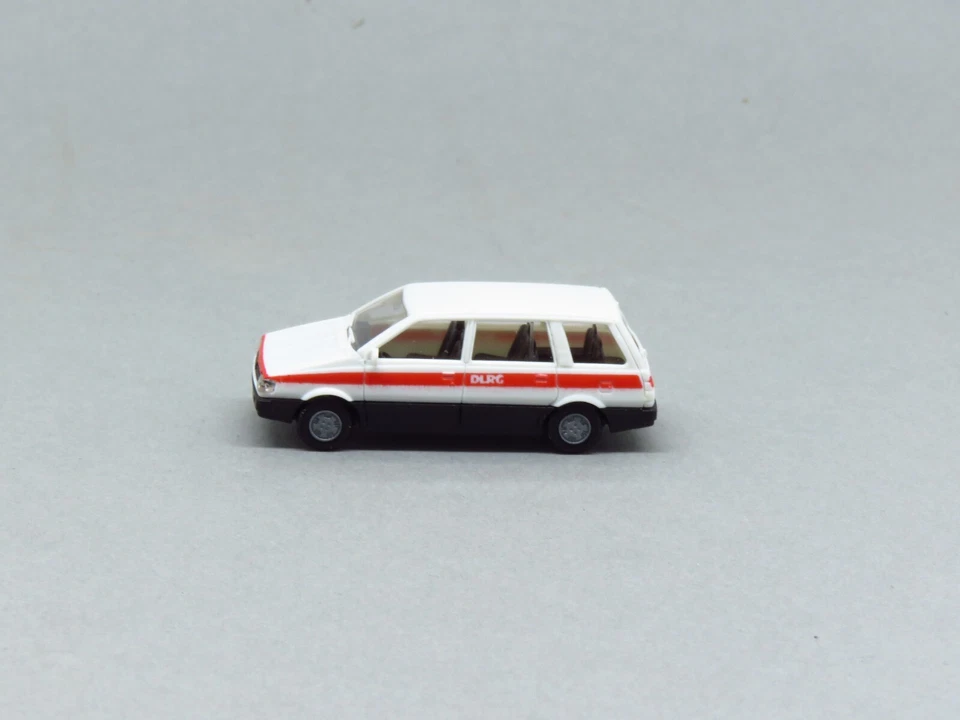 RIETZE MITSUBISHI SPACE WAGON DLRG BLANC - ECHELLE H0 1/87 - Photo 2/4