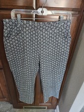 EUC - CHICO'S Black/Ivory WEEKENDS Size 1 S/M Capri Pants - Cotton/Spandex
