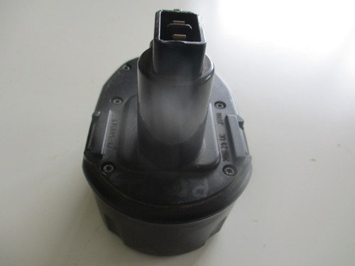 DEWALT 14.4V NI-CD BATTERY DE9092 2.4ah - For Spares or Repair - Not Working - Picture 5 of 8