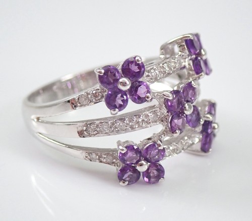 Anillo de aniversario de oro blanco de 14 quilates con diamantes amatista de varias filas de flores talla 7 - Imagen 5 de 7