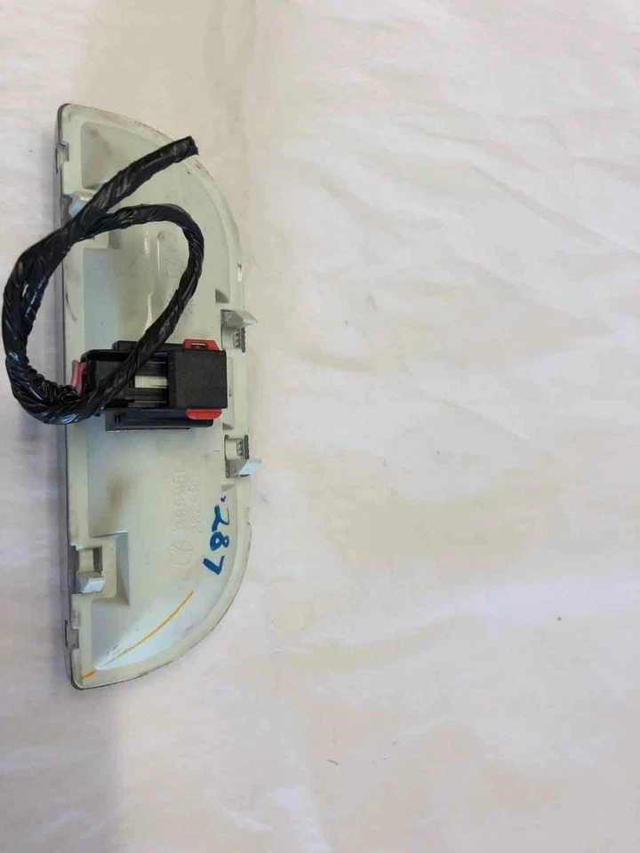 1999 克莱斯勒 TOWN 国家后舱升降门防洪灯 原始设备制造商 — 第 4/4 张图片