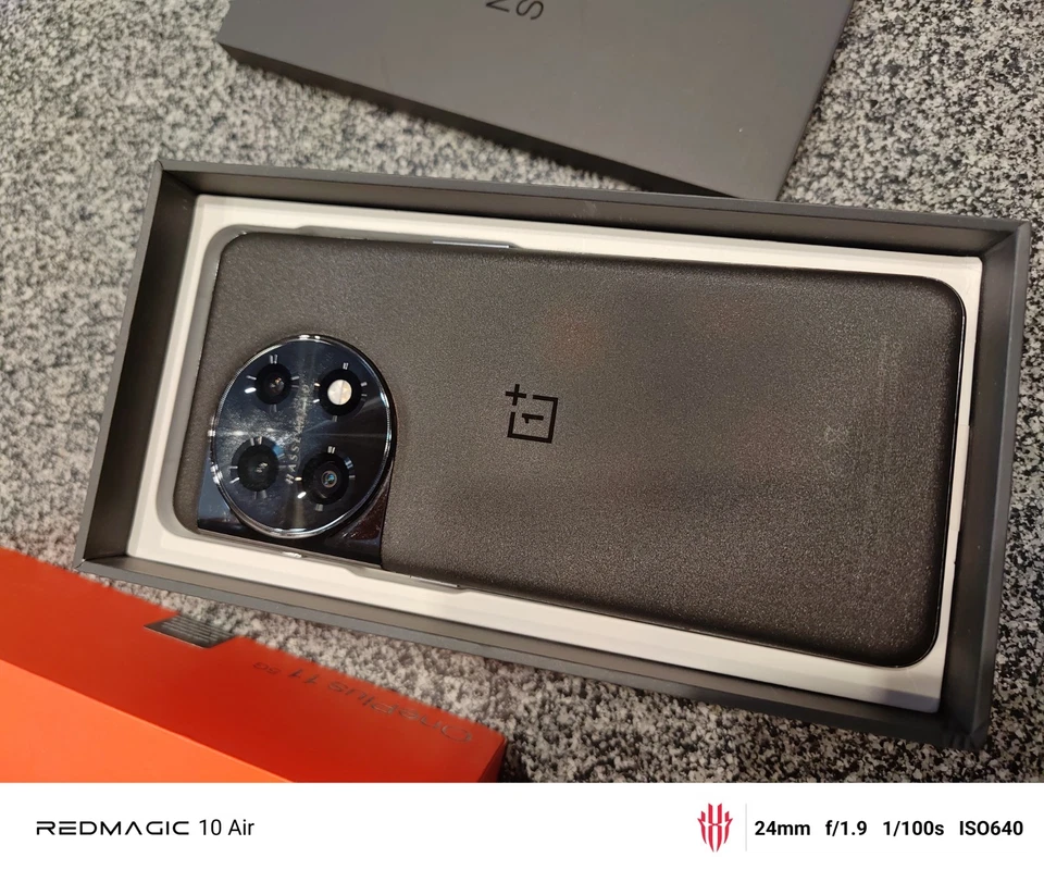 OnePlus 11 5G 8GB/128GB Titan Black - Immagine 4 di 4