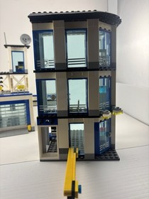 LEGO set 60141 Police Station &ndash; Complete - Sun Damaged, AS-IS