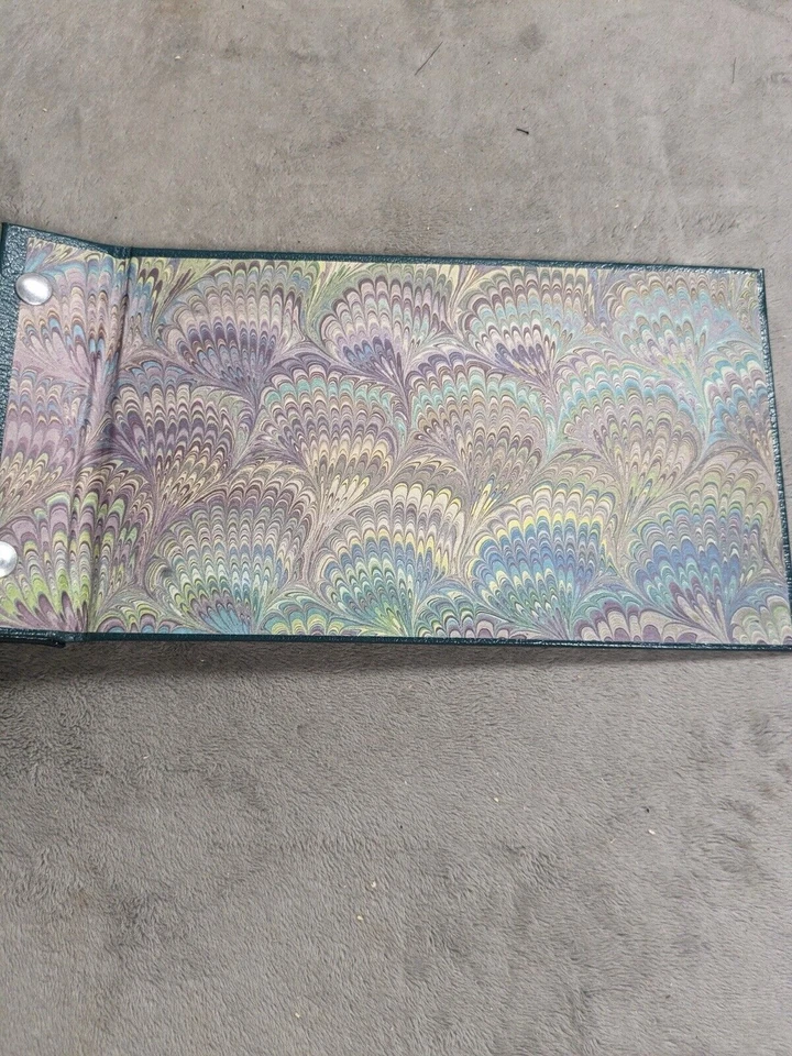 Álbum de fotos Reed & Barton de cuero azul con estampado de animales enchapado en plata Foto 3 de 4