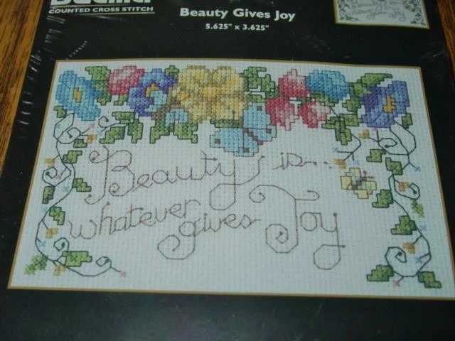 Kit de artesanía Bucilla - "La belleza da alegría" - Punto de cruz contado - #43412 (SELLADO) Foto 2 de 2