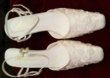 Michaelangelo Vanessa White Bridal Shoes with pearls Size 7W