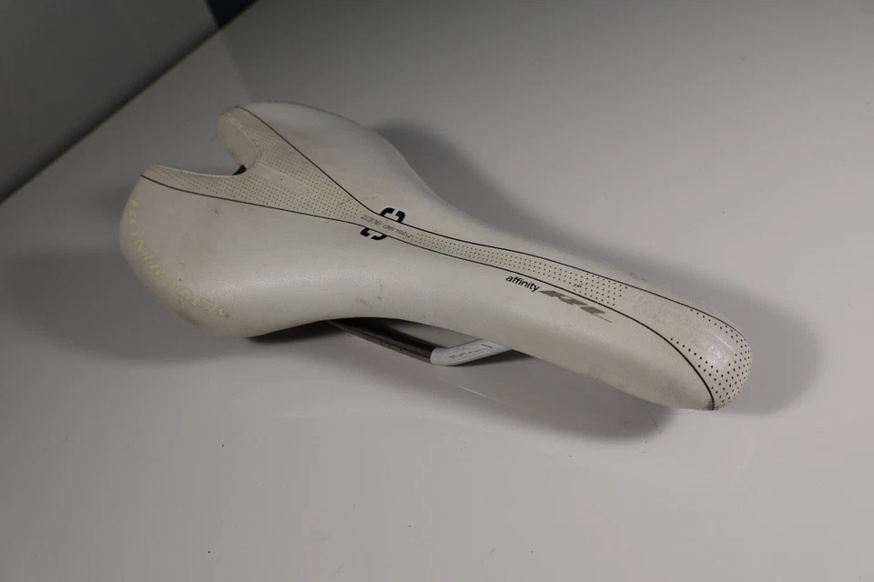 Sillín Bontrager Affinity RL Hollow Ti blanco para mujer 233 g Foto 3 de 4