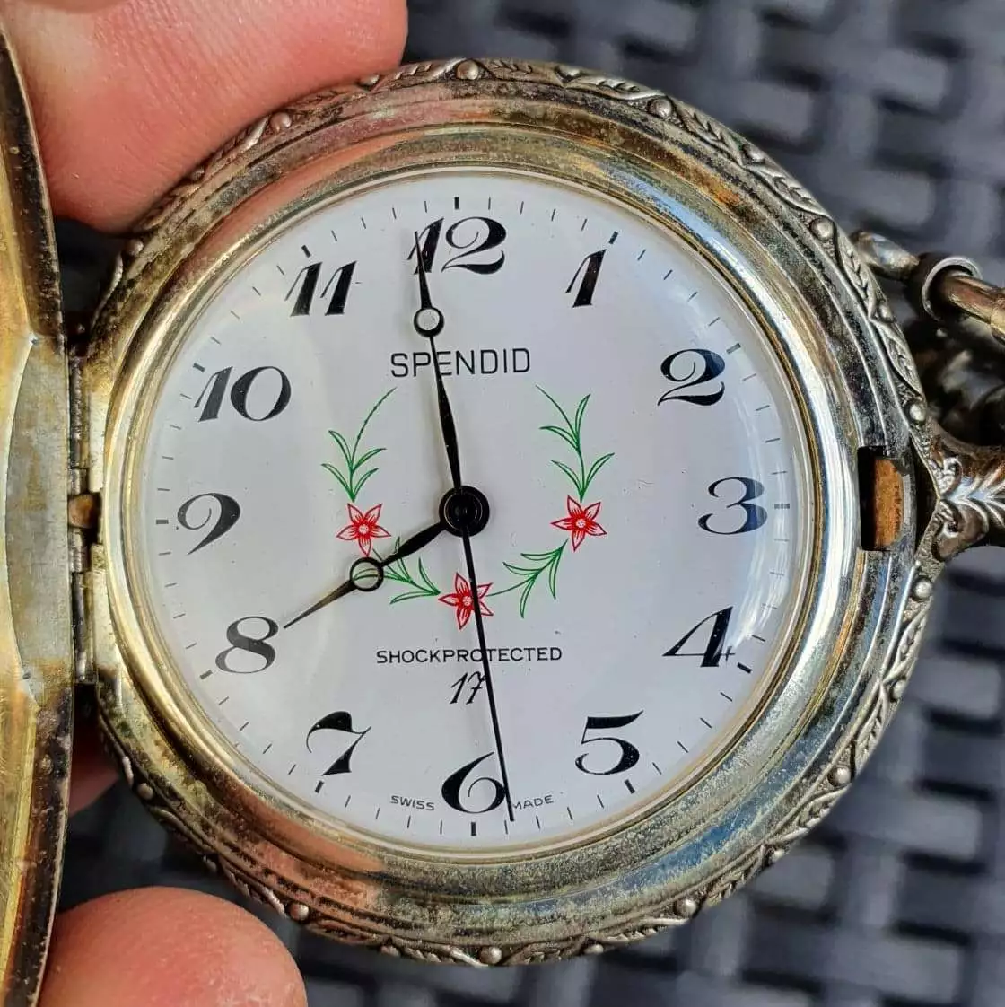 Spendid Swiss made pocket watch silver tone shockprotected 17