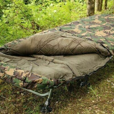 maison tente XJZHANG Gonflabl Grand Familiale XXL avec Pompe, Tente De Camping Gonflable 4 Saisons, Facile À Installer, Maison Cabane Air Tent avec Ouverture De Cheminée Et Fenêtre De Toit Bratwender 色:G-1 Matte Black Red Metal Gear Solid V