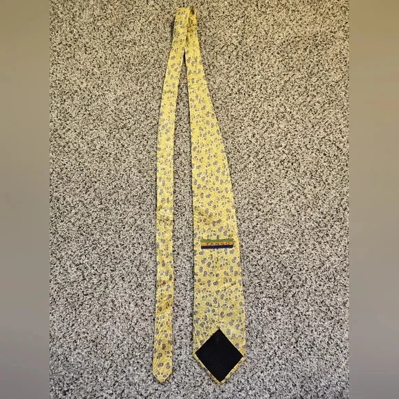 Corbata vintage TANGO amarilla 100 % seda con flores azules para hombre usada en excelente estado Foto 2 de 4