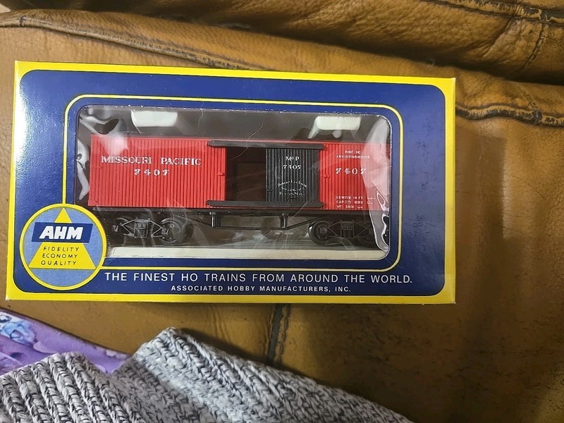 Missouri Pacific HO Scale Red Box Car #7407 6241 New In Box