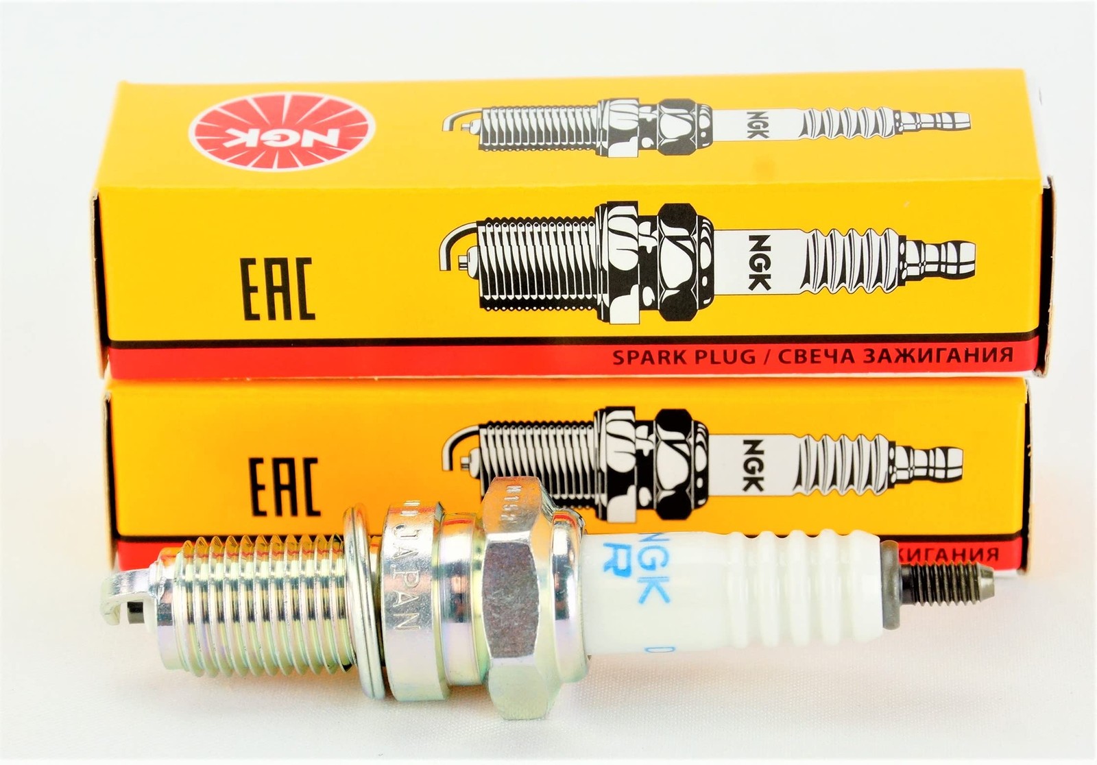 2 PCSNEW --- NGK # 4929 Standard Spark Plugs -- DPR8EA-9 