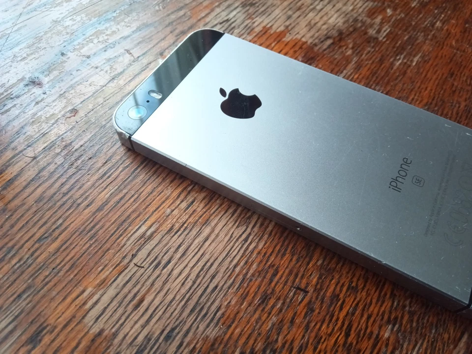 Apple iPhone SE (2016) · 128GB, photo 4 of 4