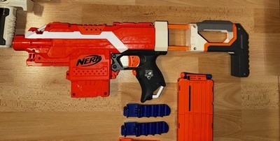 NERF Elite Spielzeug-Blaster orange schwarz mit Magazin Zubehör  