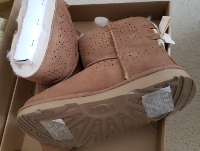 New UGG Australia Kids Dae Sunshine Perf Chestnut Boots Size 6 Y