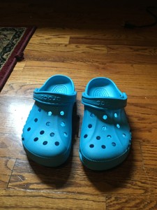 light blue crocs mens