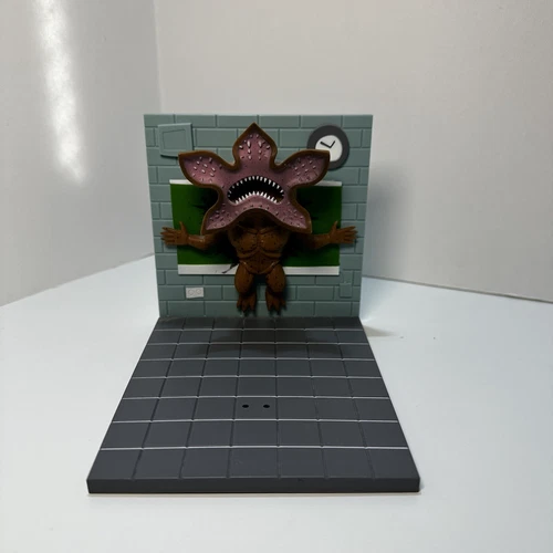Loot Crate 2017 exclusive Stranger Things Diorama Demogorgon vs (missing Eleven)