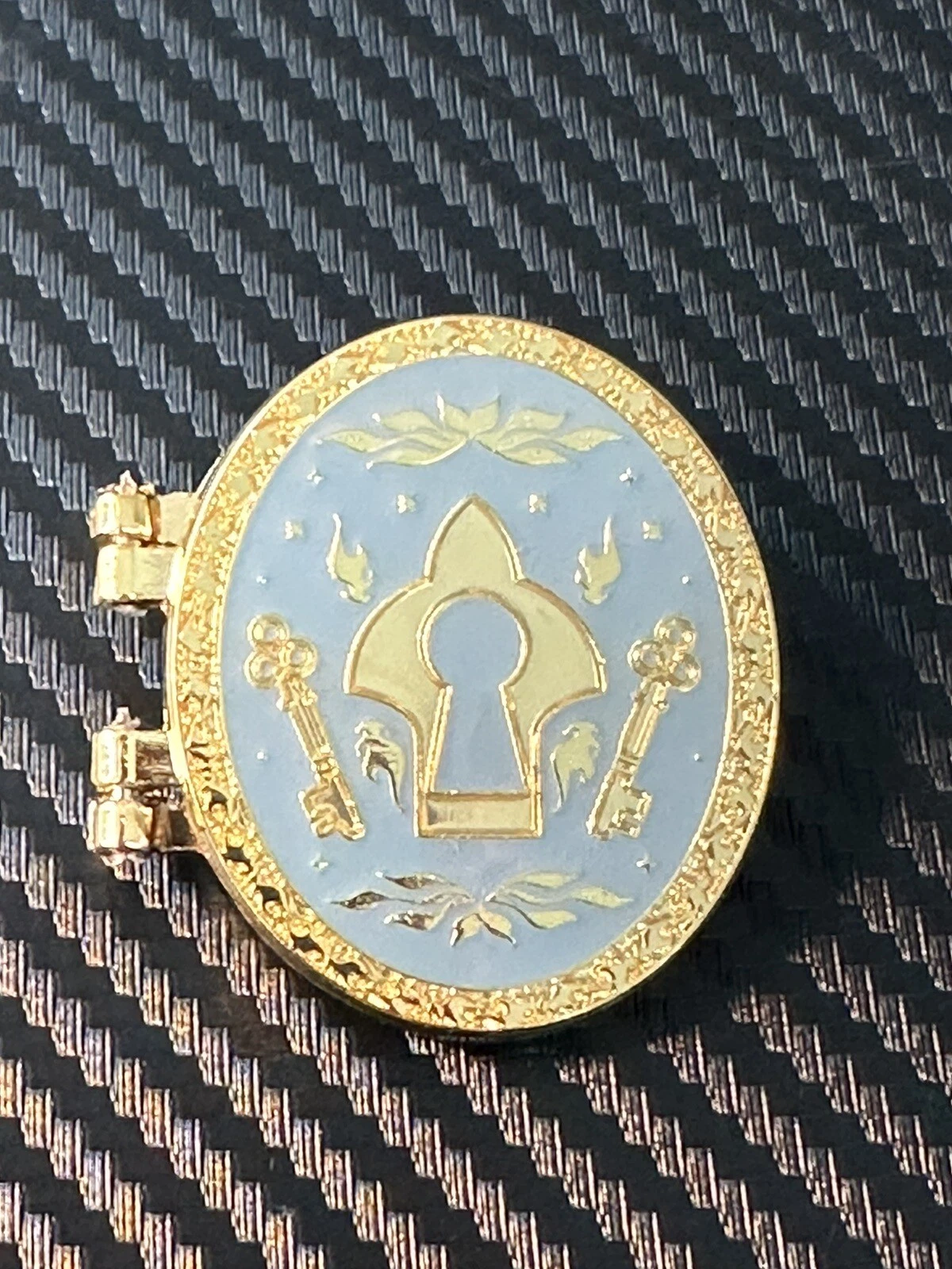 Loungefly Disney Villains Locket Portrait Hinged Blind Box Pin Lady Tremaine New
