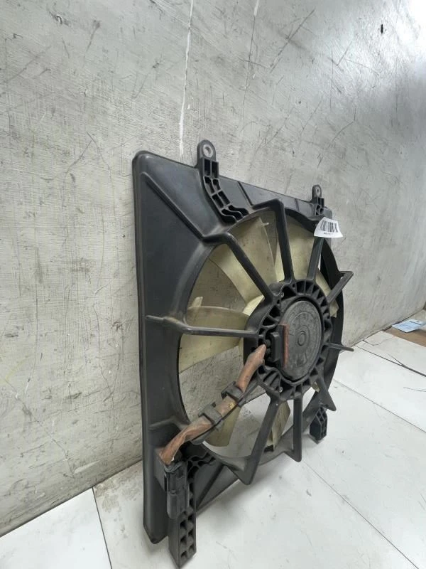 Honda Accord 2011 sedán LX 2,4 L A/T delantero izquierdo lado del conductor radiador ventilador de refrigeración Foto 2 de 4